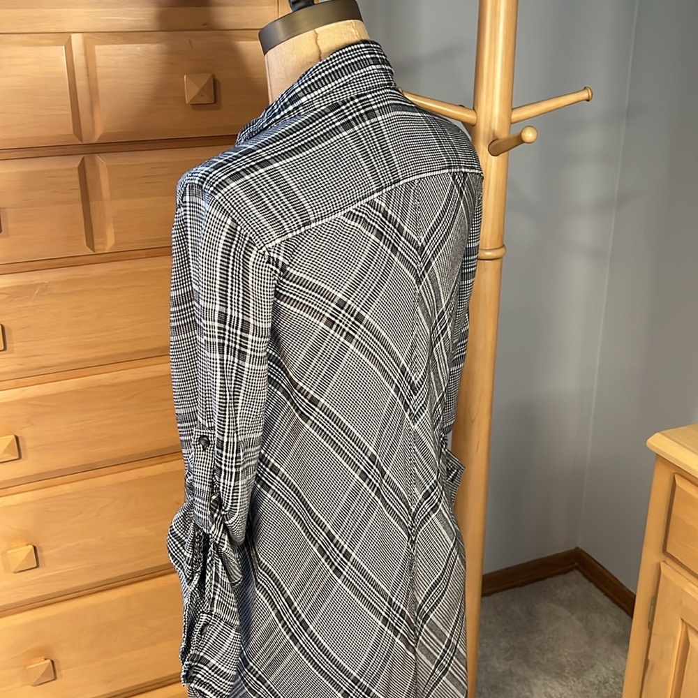 Euc Black/White Max Studio Size Medium Button Dow… - image 8